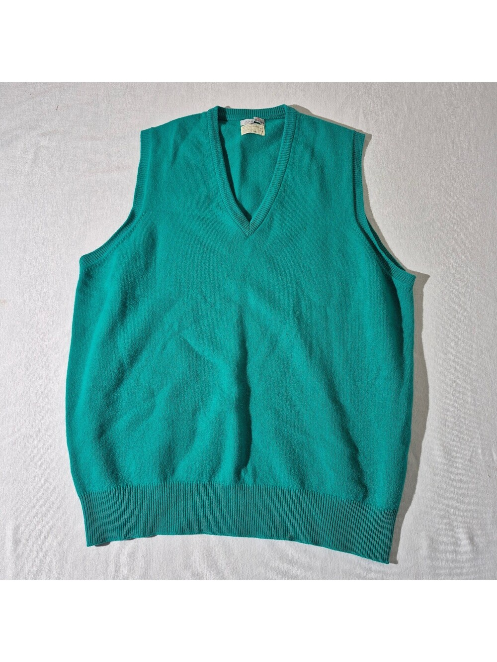 Vintage 80s Munrospun 48" L Large green lambswool sweater vest